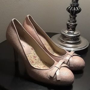 "Amanda Smith" Powder Pink Bow-Tie Heels Size 8.5